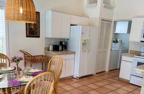 Kings Lake House | “Just One Look!” East NAPLES family home w/pool. 5 miles to Naples beaches!