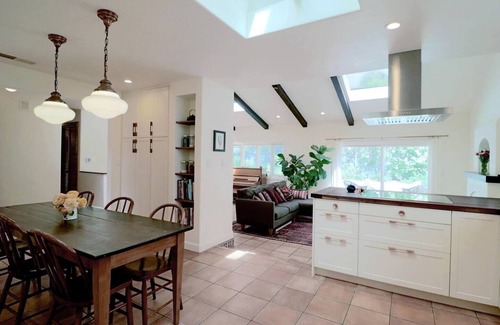 Soquel House | Modern 3BR Beach House with Ocean View Just One Mile Away