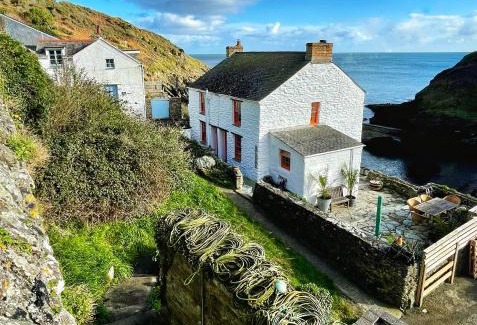 Portloe House | Romantic Clifftop Retreat with Ocean Views & Breakfast