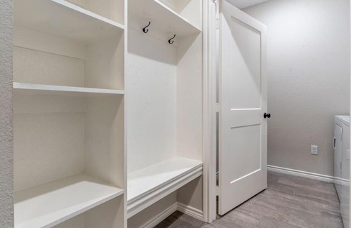 Longview House | Convenient Stay for Travelers with Pet and Child-Friendly Options