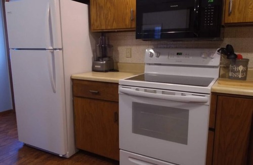 St. Joseph House | Ideal Two-Bedroom Retreat with Kitchen & Breakfast Included