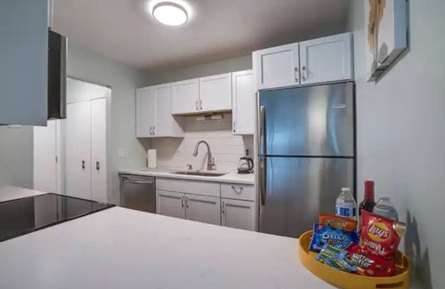 Elk Grove Village Condo | Newly Remodeled Apartment Near Airport & Mall
