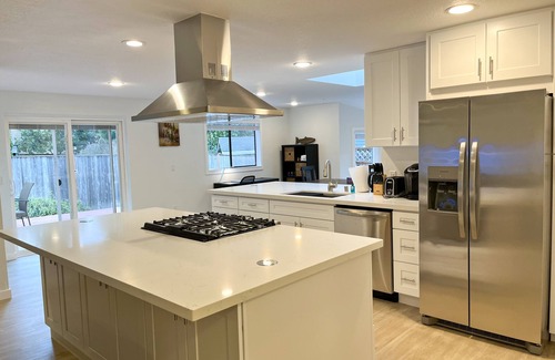 Juanita House | Recently Remodeled 3bd/2.25ba in Kirkland with Prime Amenities