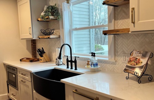 Plymouth Apartment | Family-Friendly Hotel in Downtown Plymouth with Pool & Yard