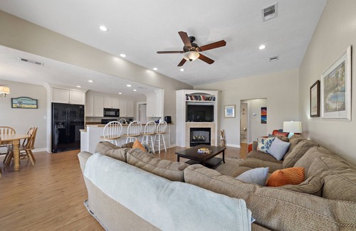 Galveston House | Family-Friendly Retreat at Pirates Beach West - Pet Welcome!