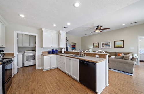 Galveston House | Family-Friendly Retreat at Pirates Beach West - Pet Welcome!