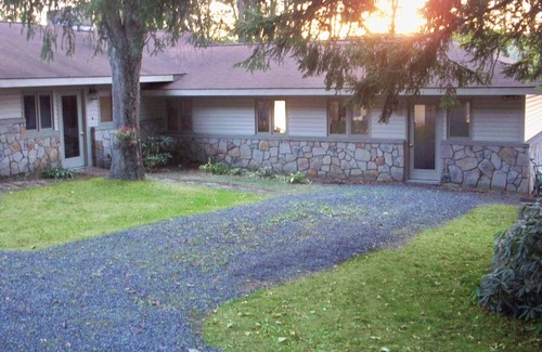Swanton House | Tranquil Escape: Steps to Deep Creek & Gorgeous Sunsets