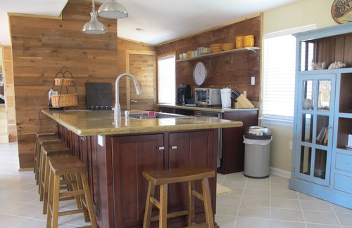 Galveston House | Steps Away from the Beach: Pet-Friendly Family Retreat