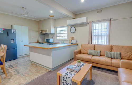 Myrtleford House | Family-Friendly Retreat with Pet Perks and Pool Access