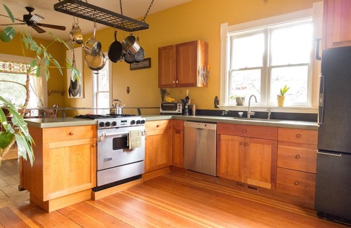 Bozeman House | Idyllic Retreat Near Downtown Bozeman - Dahlia House
