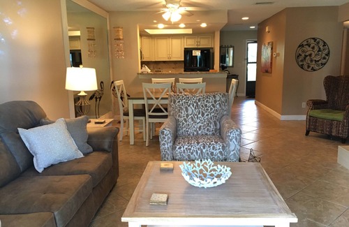 St. Augustine Beach Condo | Recently Updated Beachfront Condo with Pool and Spa Access