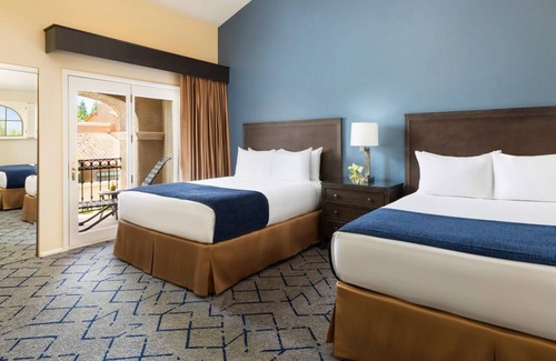 South Scottsdale Resort | Discover Pet-Friendly Retreats with Free Parking & Pools