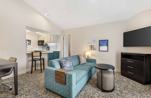 Herndon Apartment | Perfect Getaway: Kitchen, Free Breakfast & Parking Included