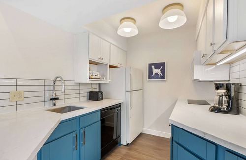 Herndon Apartment | Perfect Getaway: Kitchen, Free Breakfast & Parking Included