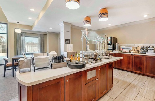 Herndon Apartment | Perfect Getaway: Kitchen, Free Breakfast & Parking Included
