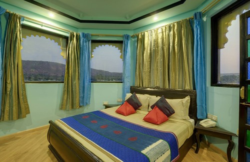 Parsoli Hotel | Explore juSTa Lake Nahargarh Palace with Pool & Dining