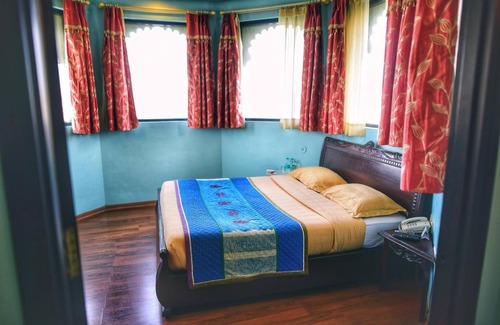 Parsoli Hotel | Explore juSTa Lake Nahargarh Palace with Pool & Dining