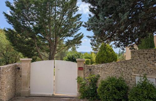 Saint-Saturnin-les-Apt House | Elegantly Located Juste en Provence with Oceanfront Pool