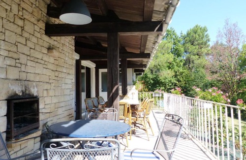 Brignac-la-Plaine Villa | Inviting JUSTINE: Pet-Friendly Stay with Kitchen Amenities