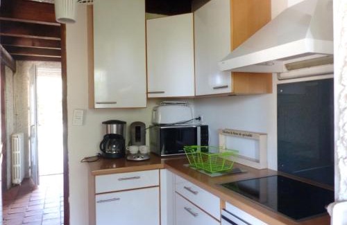Brignac-la-Plaine Villa | Inviting JUSTINE: Pet-Friendly Stay with Kitchen Amenities