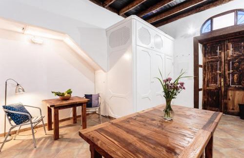 Puerto de Tazacorte Apartment | Beachfront Bliss: Highly Rated Hotel by the Sea