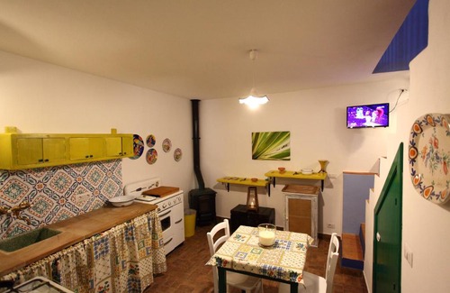 Mistretta House | Pet-Friendly Retreat at Jusu e Susu Montagna Mare