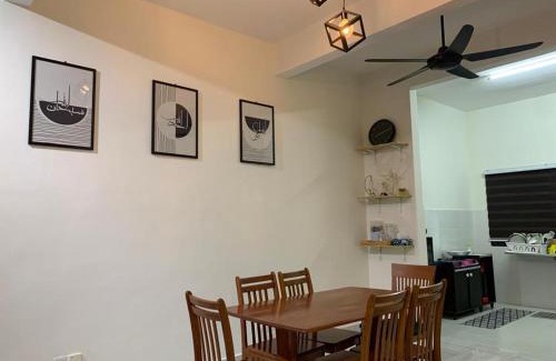 Lumut House | Guest Rated 9.3: Juwita&Arjuna Homestay for Families