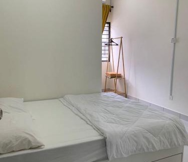 Lumut House | Guest Rated 9.3: Juwita&Arjuna Homestay for Families