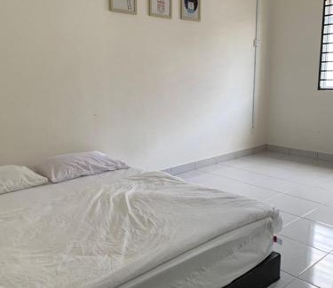 Lumut House | Guest Rated 9.3: Juwita&Arjuna Homestay for Families
