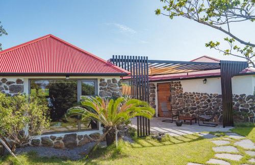Hallim House | Experience Oceanfront Bliss at Juwoldam - 4-Star Retreat