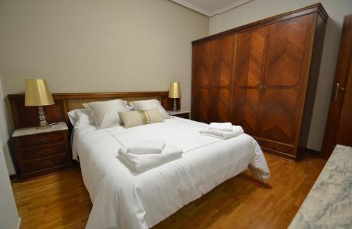 Logrono Apartment | Discover JV40 TURISMO: Family-Friendly Getaway with High Ratings
