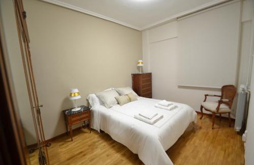 Logrono Apartment | Discover JV40 TURISMO: Family-Friendly Getaway with High Ratings
