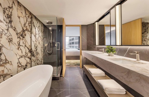 Auckland Central Business District Hotel | Elegant JW Marriott Auckland: Top-Rated with Spa & Pool