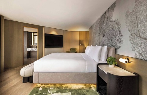 Auckland Central Business District Hotel | Elegant JW Marriott Auckland: Top-Rated with Spa & Pool