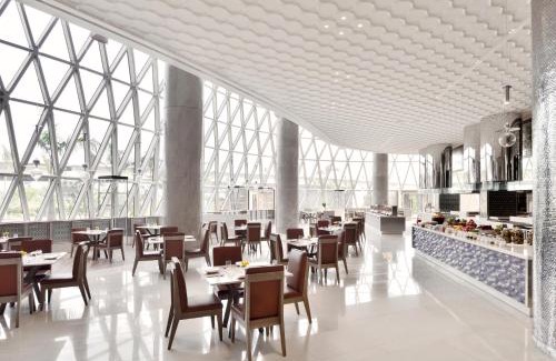 Tangra Hotel | Indulge at the JW Marriott Hotel Kolkata: Oceanfront Bliss