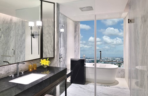 Tangra Hotel | Experience the JW Marriott Hotel Kolkata: 5-Star Elegance