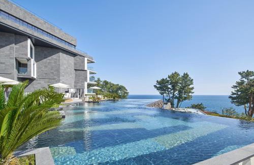 Seogwipo City Hotel | Elegant JW Marriott Jeju Resort & Spa with Oceanfront Views