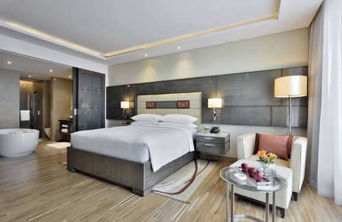 Mumbai Hotel | Elegant Getaway at JW Marriott Mumbai Sahar - 5 Star Retreat