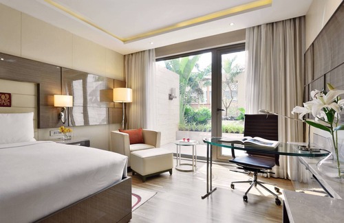 Mumbai Hotel | Elegant Getaway at JW Marriott Mumbai Sahar - 5 Star Retreat