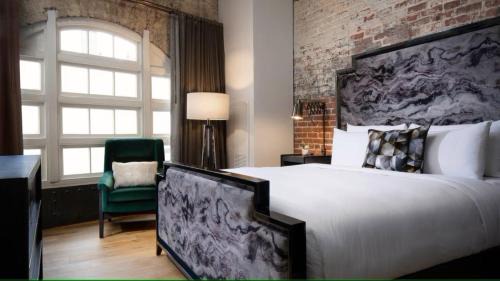 Historic District - North Hotel | Elegant JW Marriott Savannah with Spa & Pet-Friendly Perks
