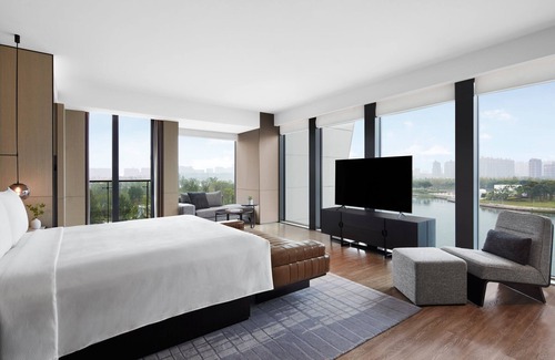 Fengxian Hotel | Elegant JW Marriott Shanghai Fengxian with Pool & Spa