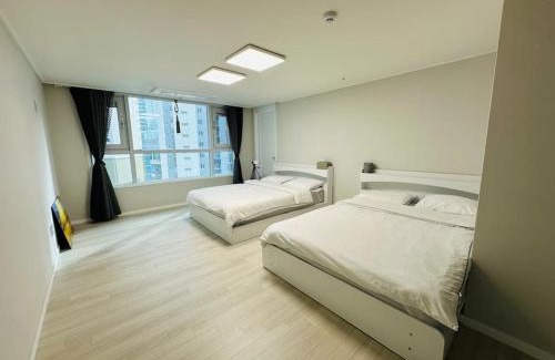 Haeundae Apartment | Oceanfront Haven at JY House - Perfect for Family Getaways
