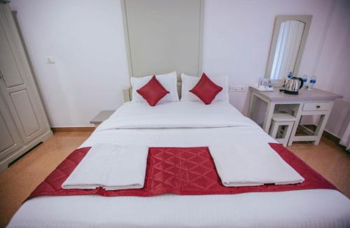 Nelliyampathy Hotel | Cozy Jyothis Retreat: Family-Friendly with Delightful Dining