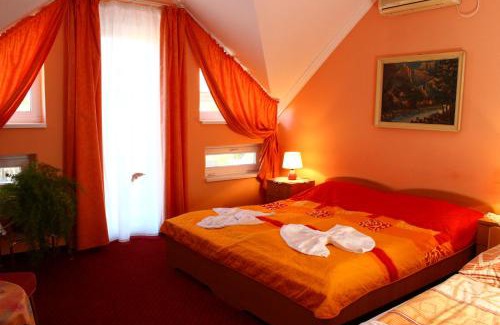 Szeged Bed & Breakfast | Discover Kálmán Panzió: Family-Friendly Retreat with Dining