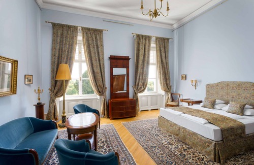 Fehervarcsurgo Hotel | Elegant Károlyi Kastély Hotel with Spa and Pool Access