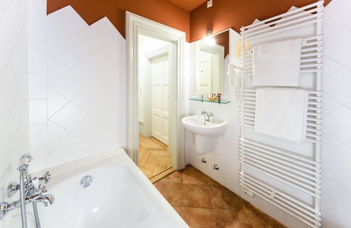 Fehervarcsurgo Hotel | Elegant Károlyi Kastély Hotel with Spa and Pool Access