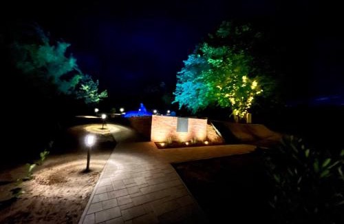 Belatelep Villa | Explore Kégli_Fonyód: Pet-Friendly Oasis with Ocean Views