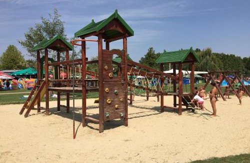 Balatonalmadi Apartment | Family-Friendly Kék Balaton Apartman Awaits Your Stay