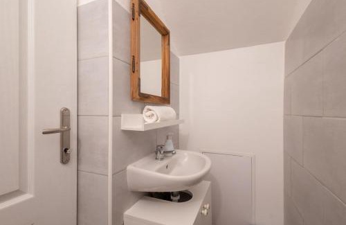 Tihany House | Family-Friendly Kékmadaras Vendégház Tihany - Rated 9.4/10