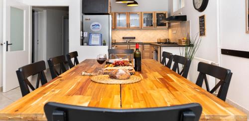 Zamardi Apartment | Family-Friendly Getaway at Kéktetős Vendégház, 8/10 Rated